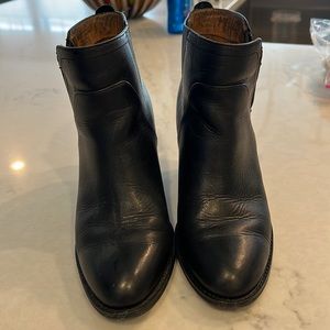 Sofft West Black Leather Ankle Boots
